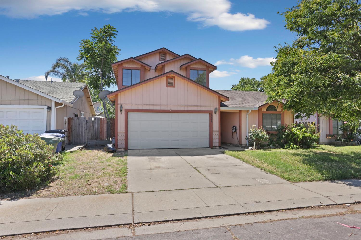 1204 Dezzani Ln, Modesto, CA 95358