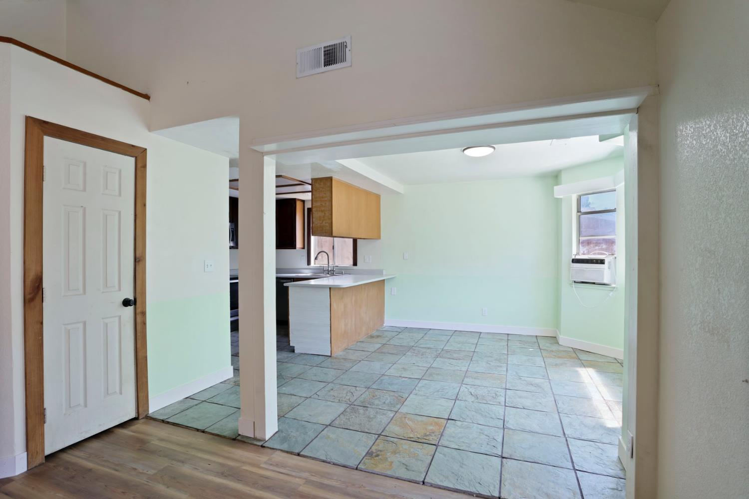 1204 Dezzani Ln, Modesto, CA 95358