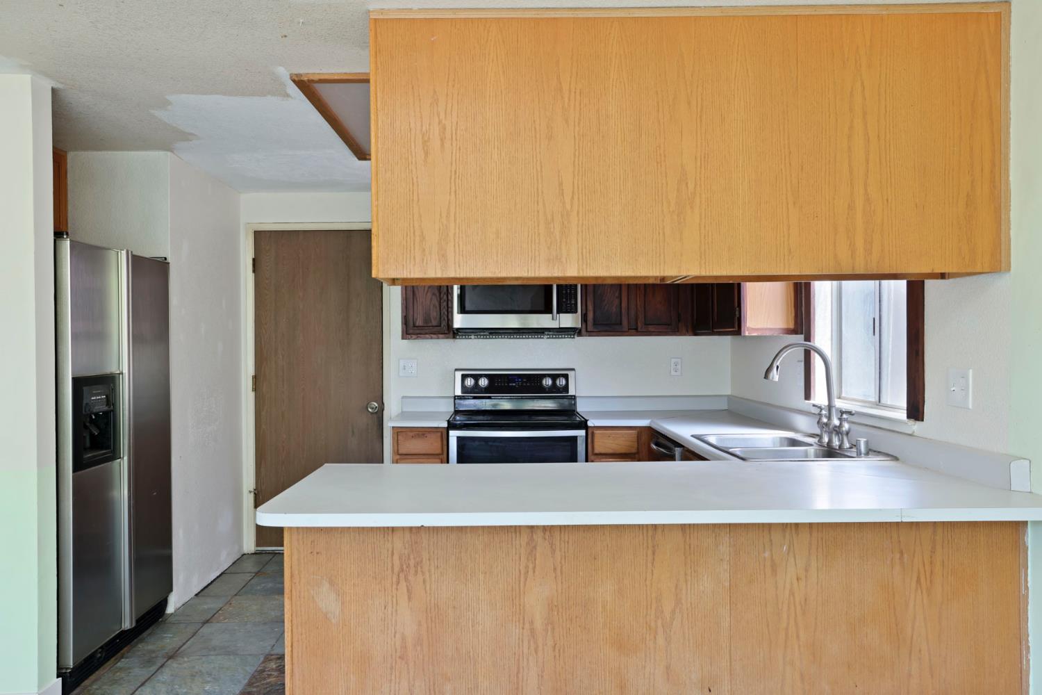 1204 Dezzani Ln, Modesto, CA 95358