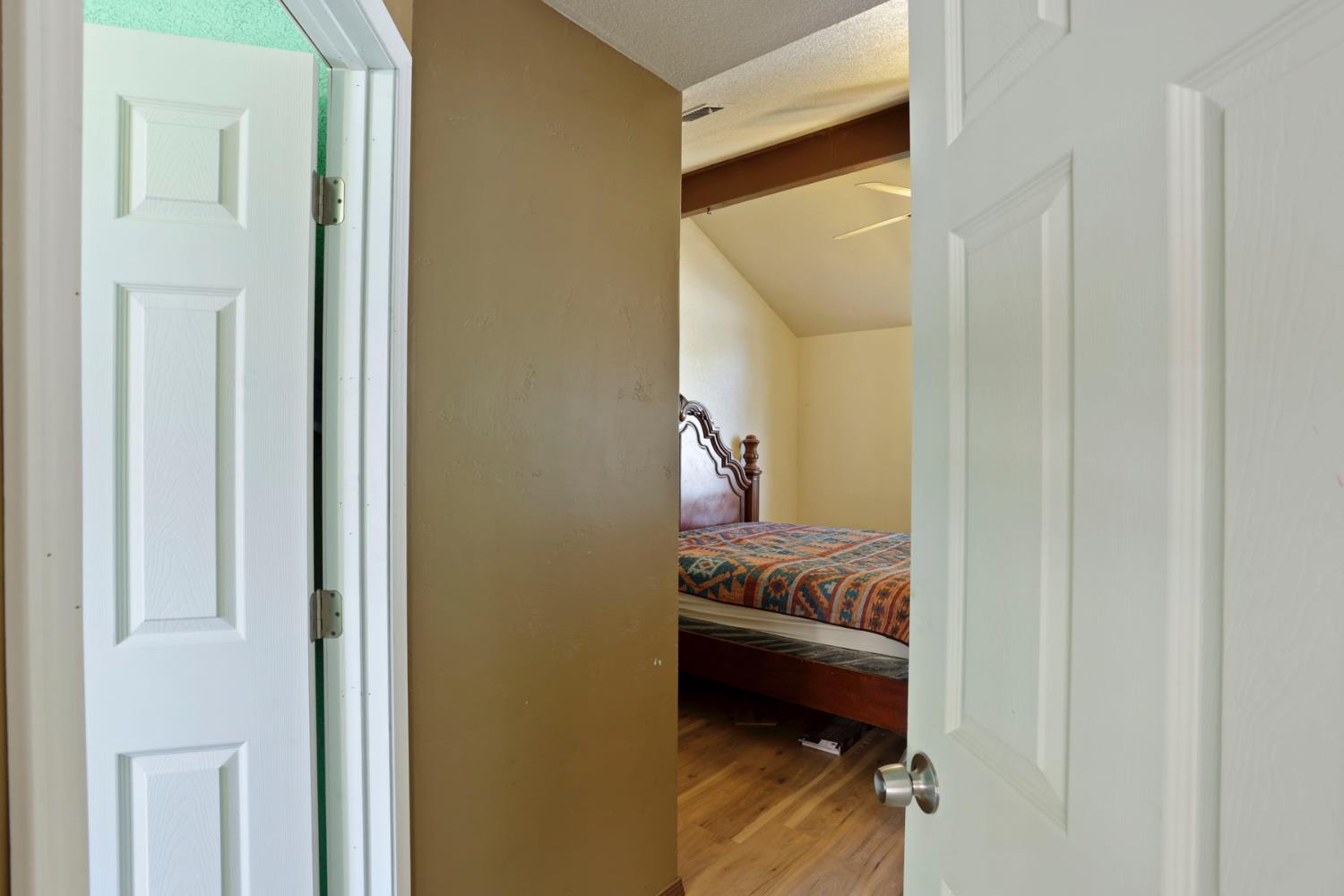 1204 Dezzani Ln, Modesto, CA 95358