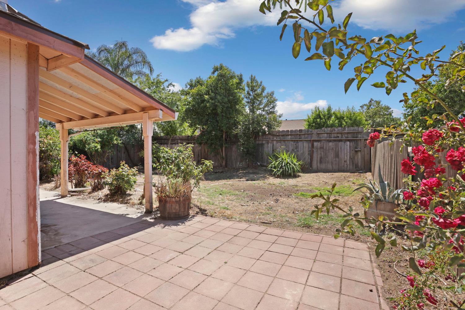 1204 Dezzani Ln, Modesto, CA 95358