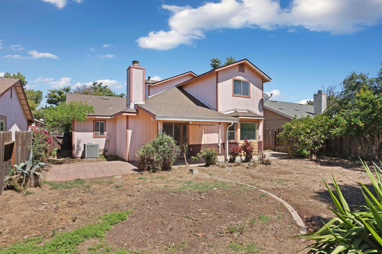 1204 Dezzani Ln, Modesto, CA 95358