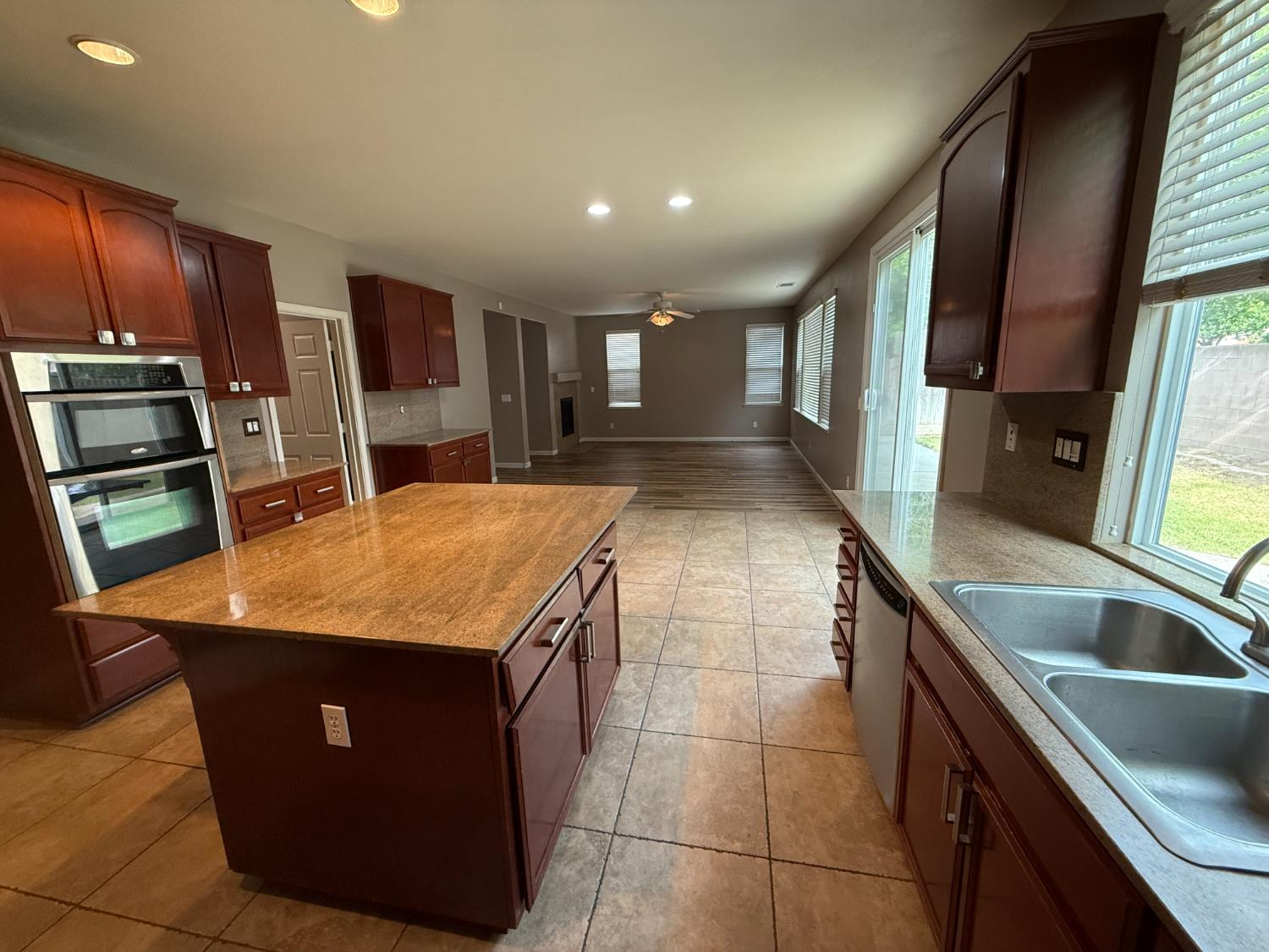 1001 La Paloma St, Turlock, CA 95382