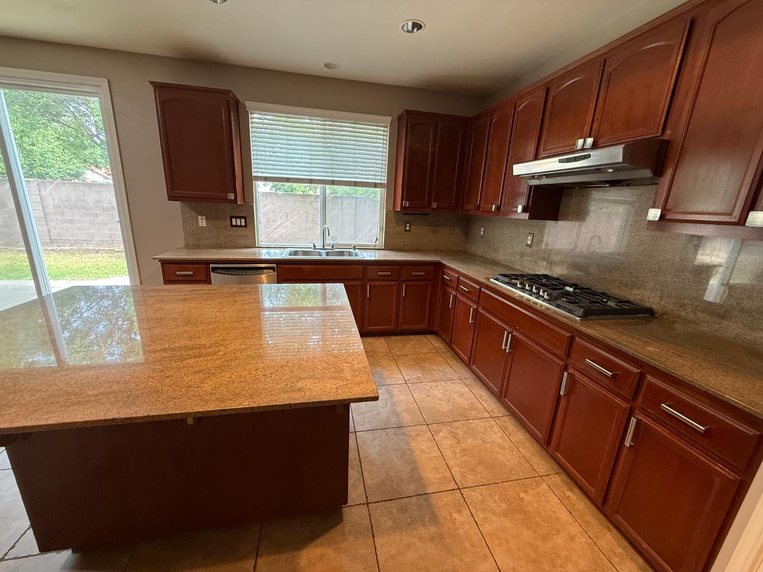 1001 La Paloma St, Turlock, CA 95382