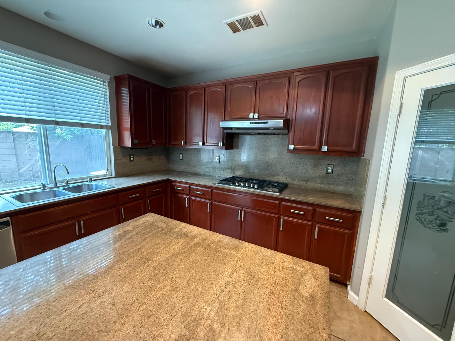 1001 La Paloma St, Turlock, CA 95382