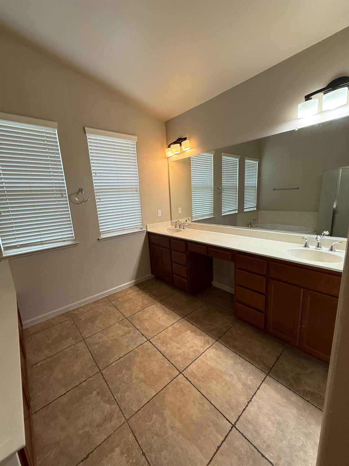 1001 La Paloma St, Turlock, CA 95382