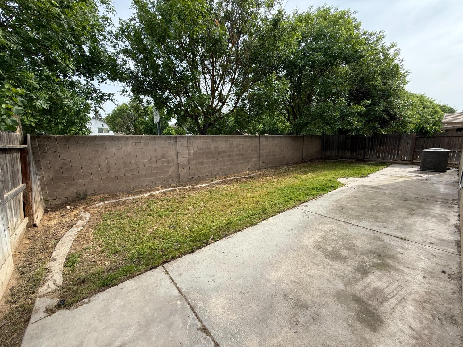 1001 La Paloma St, Turlock, CA 95382