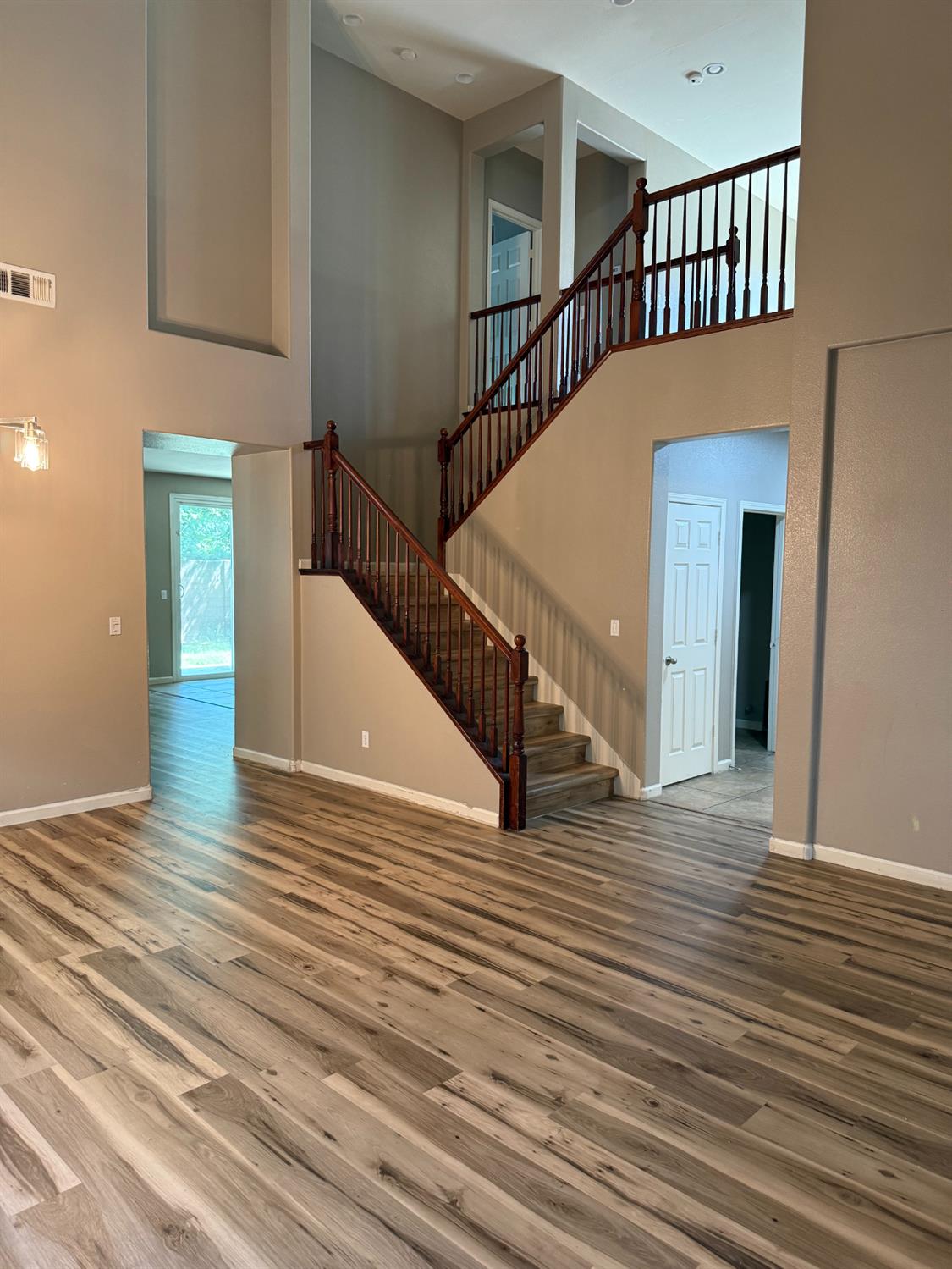 1001 La Paloma St, Turlock, CA 95382