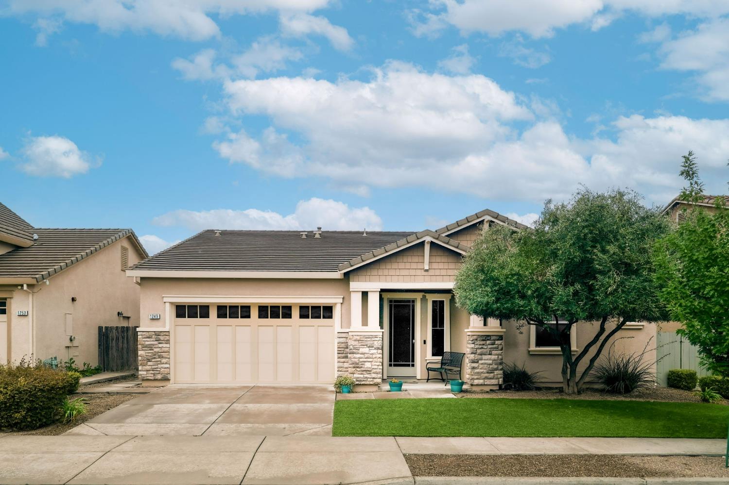 1249 Blue Flax Dr, Patterson, CA 95363