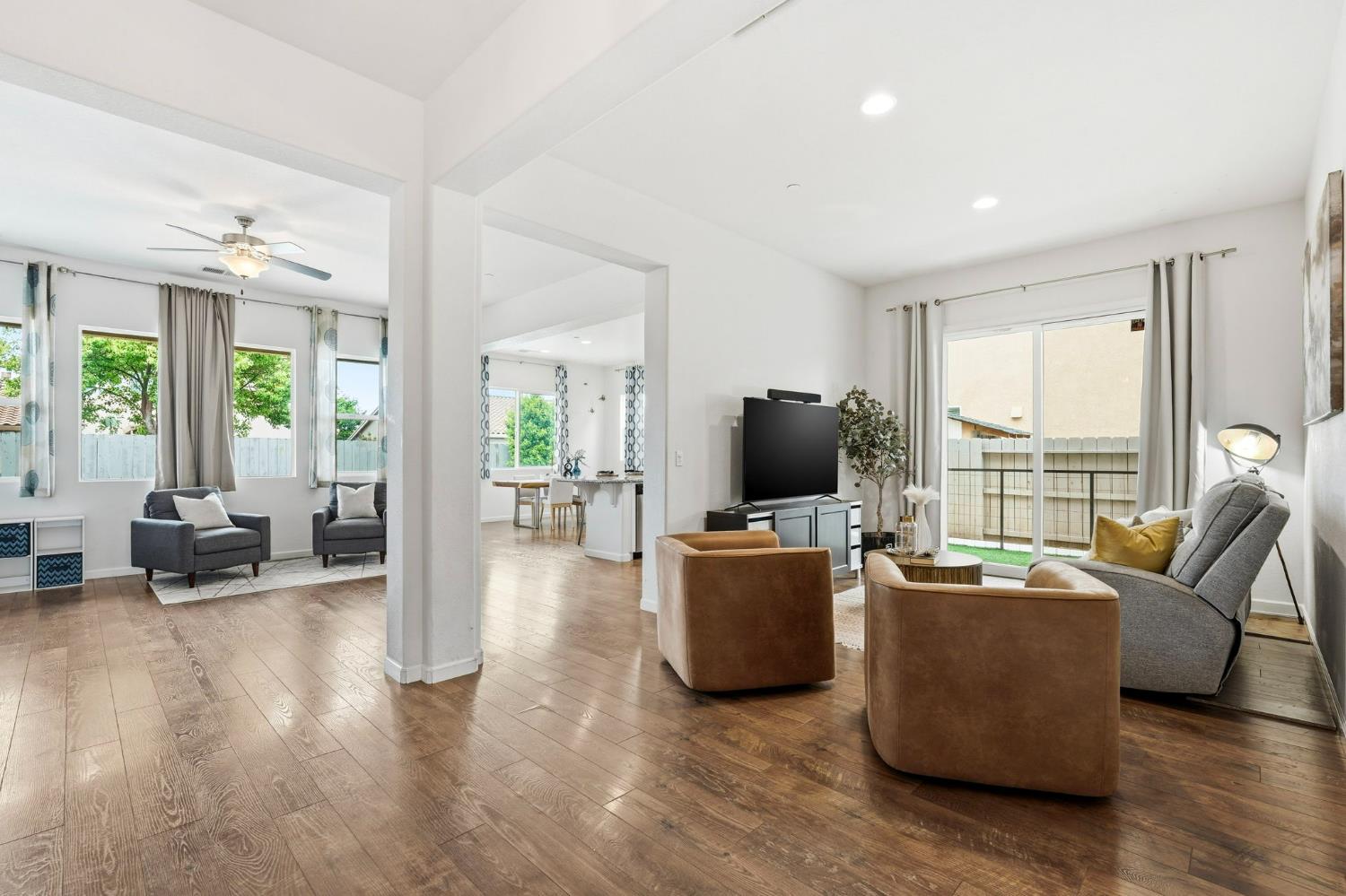 1249 Blue Flax Dr, Patterson, CA 95363