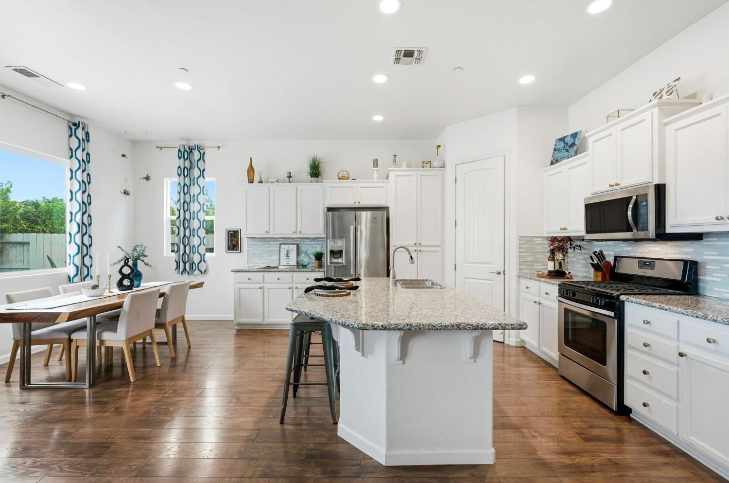 1249 Blue Flax Dr, Patterson, CA 95363