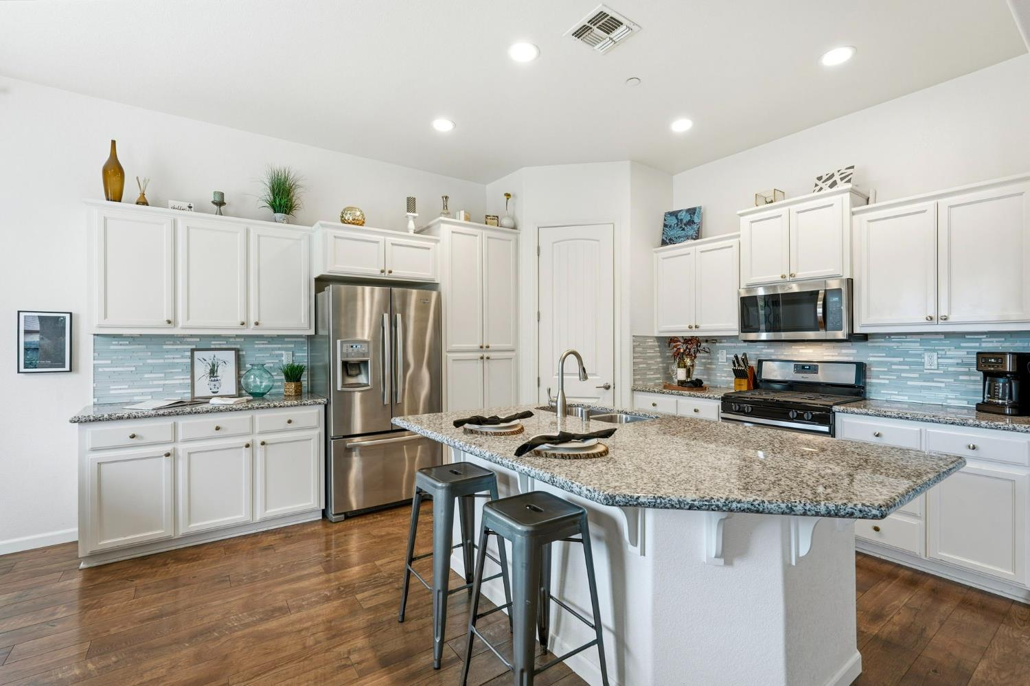 1249 Blue Flax Dr, Patterson, CA 95363