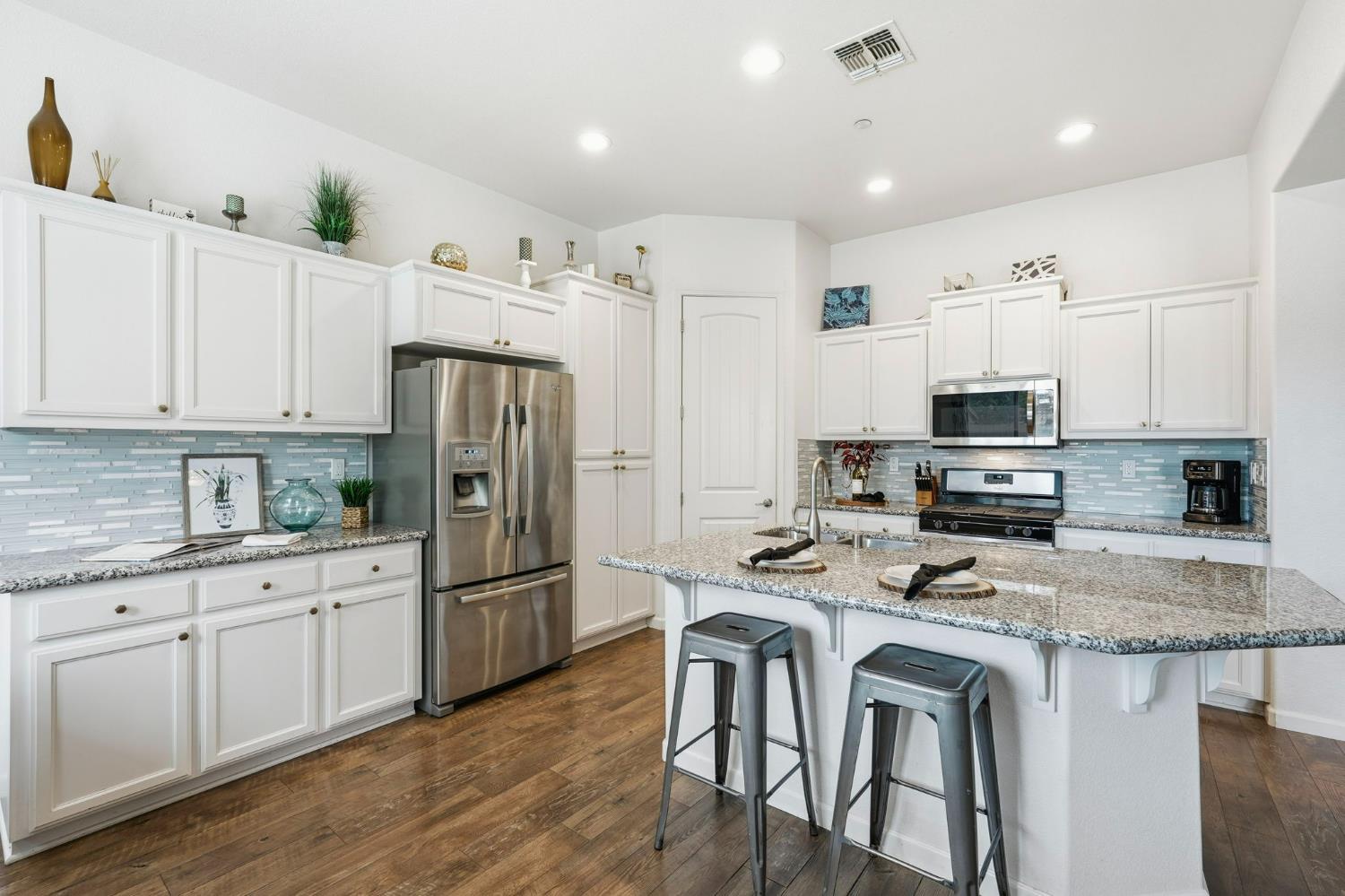 1249 Blue Flax Dr, Patterson, CA 95363