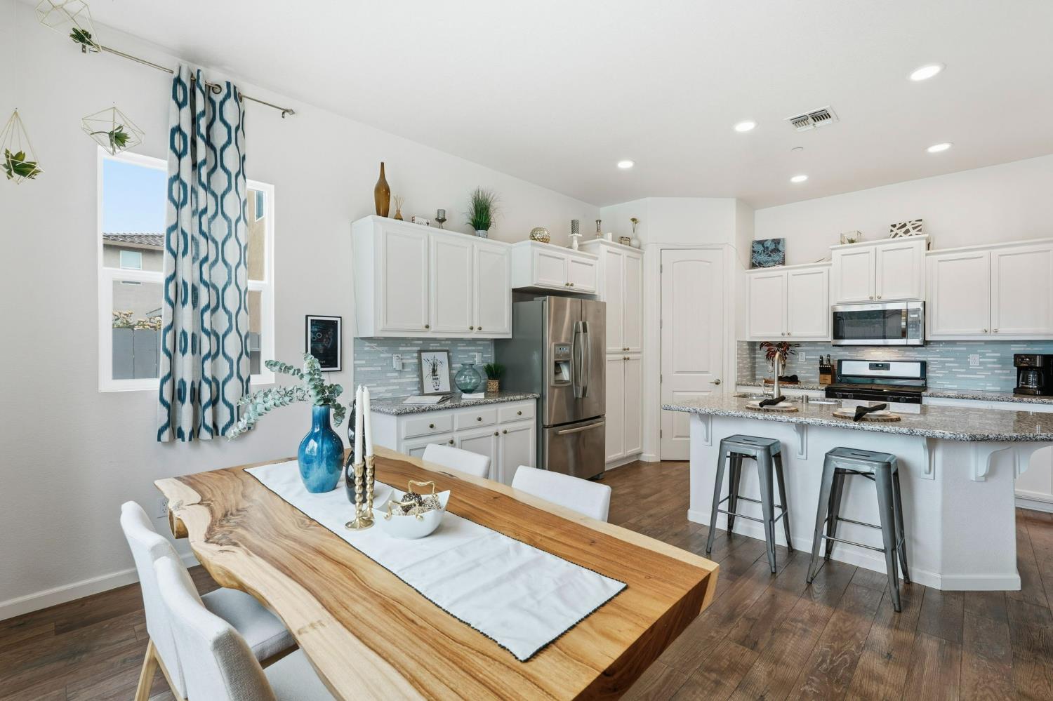 1249 Blue Flax Dr, Patterson, CA 95363