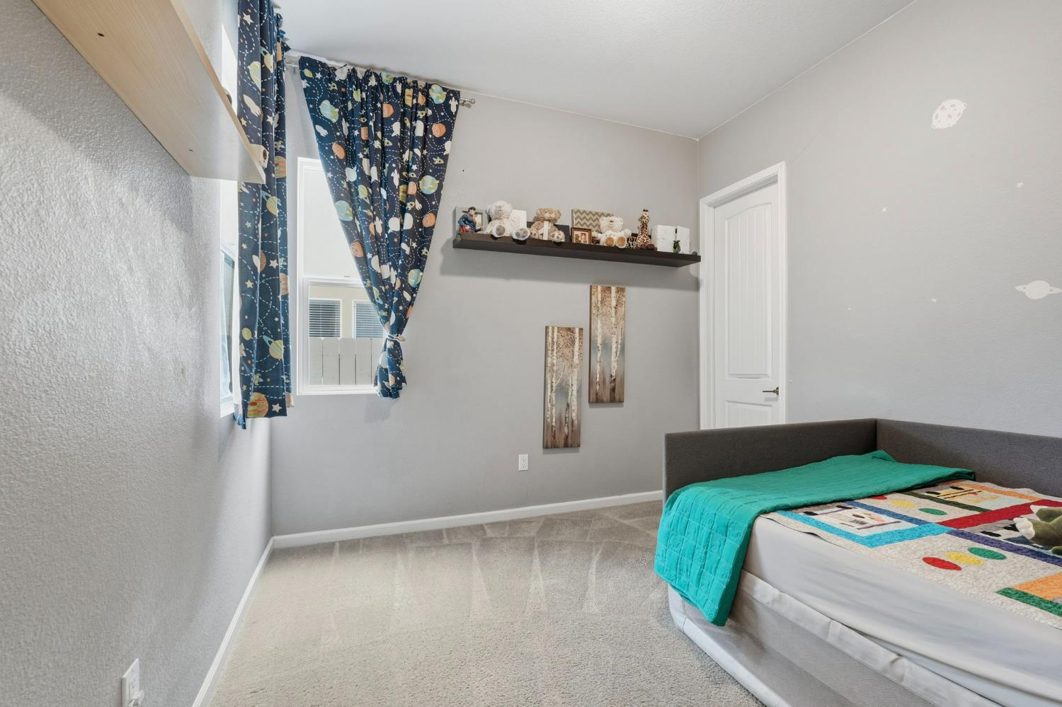 1249 Blue Flax Dr, Patterson, CA 95363