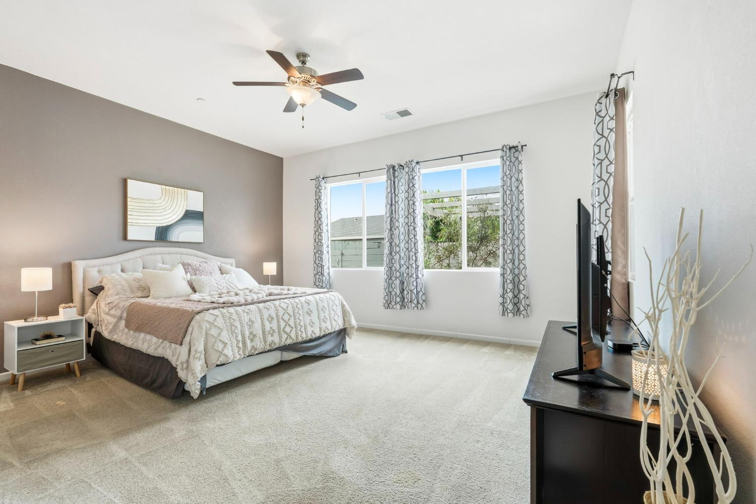 1249 Blue Flax Dr, Patterson, CA 95363