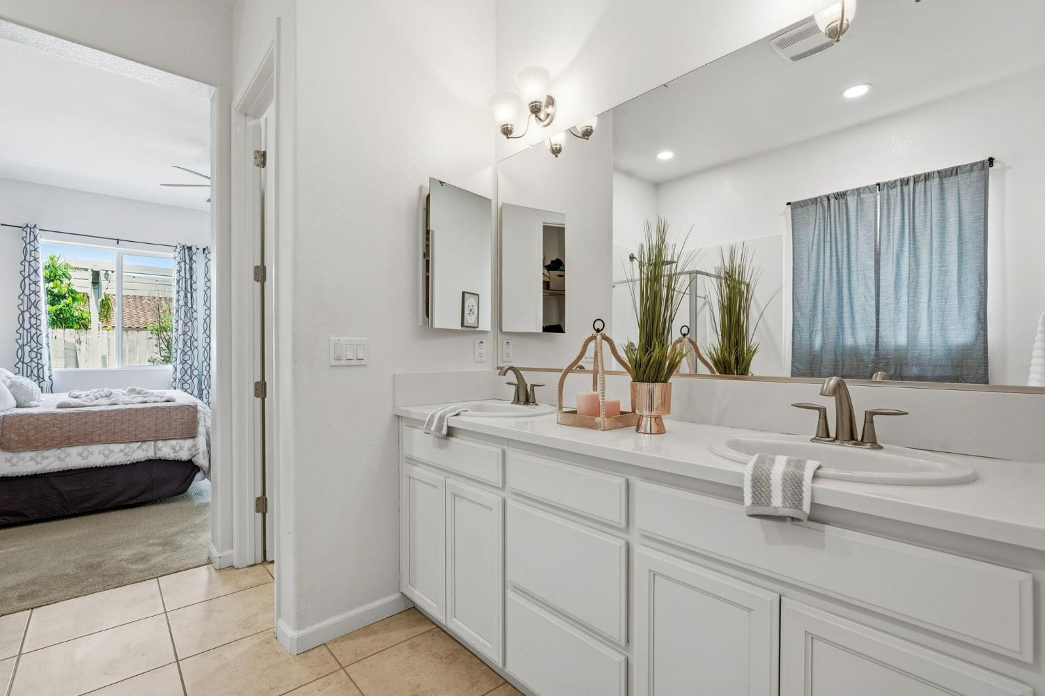 1249 Blue Flax Dr, Patterson, CA 95363