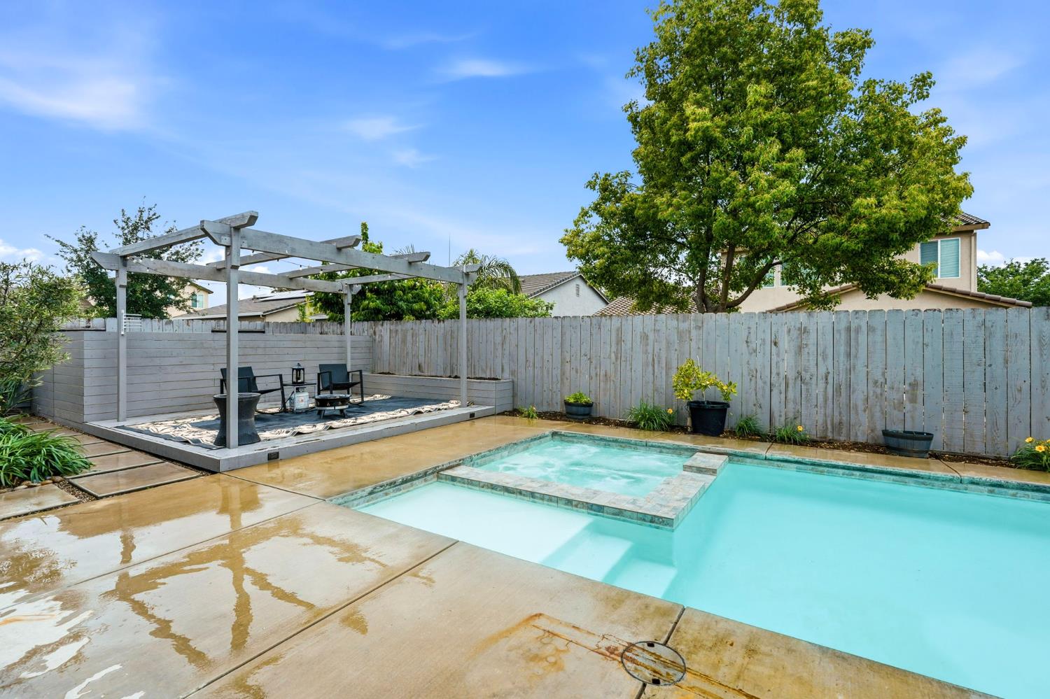 1249 Blue Flax Dr, Patterson, CA 95363