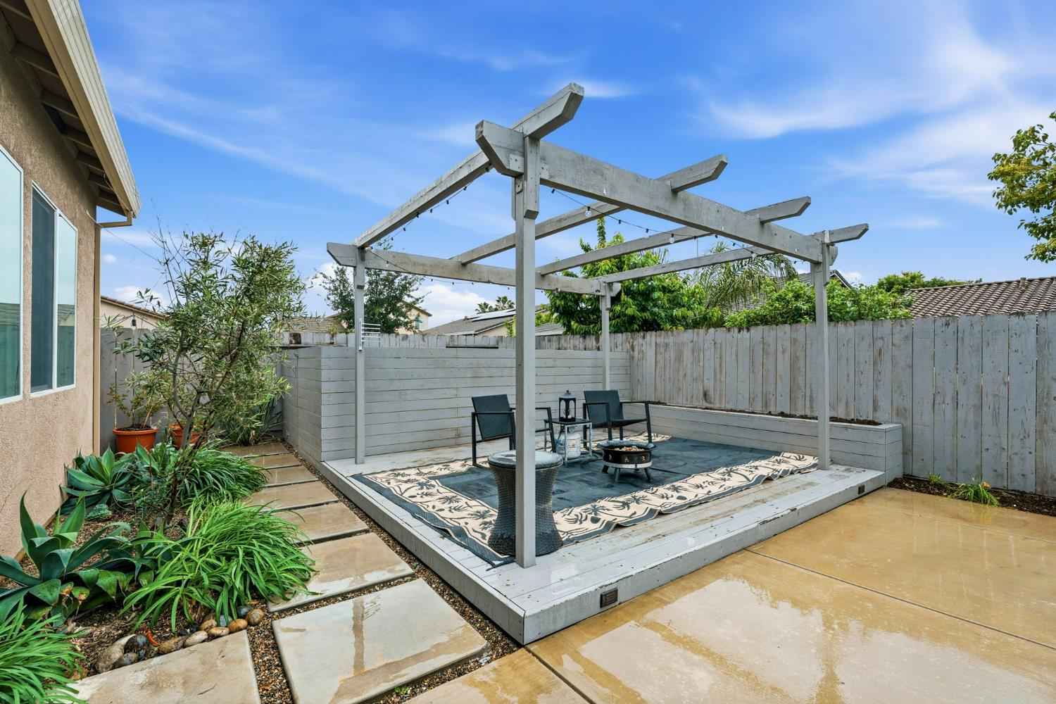 1249 Blue Flax Dr, Patterson, CA 95363