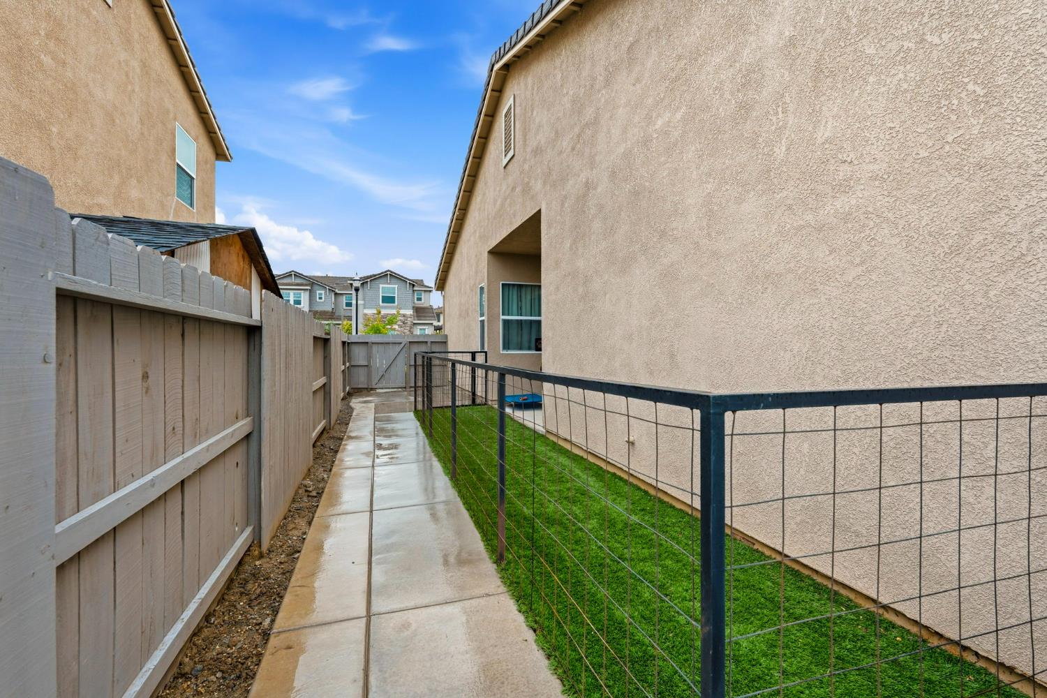 1249 Blue Flax Dr, Patterson, CA 95363