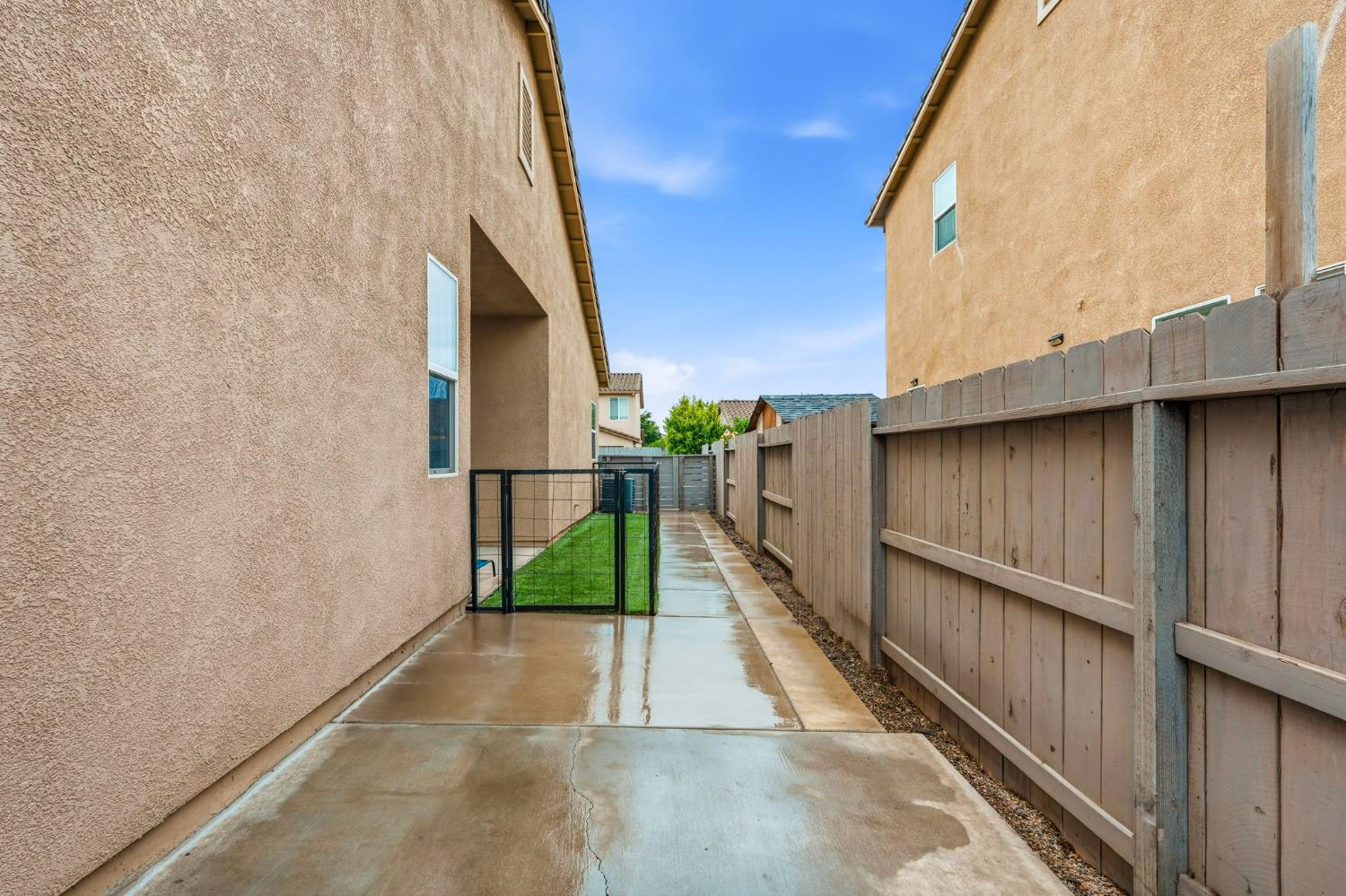 1249 Blue Flax Dr, Patterson, CA 95363