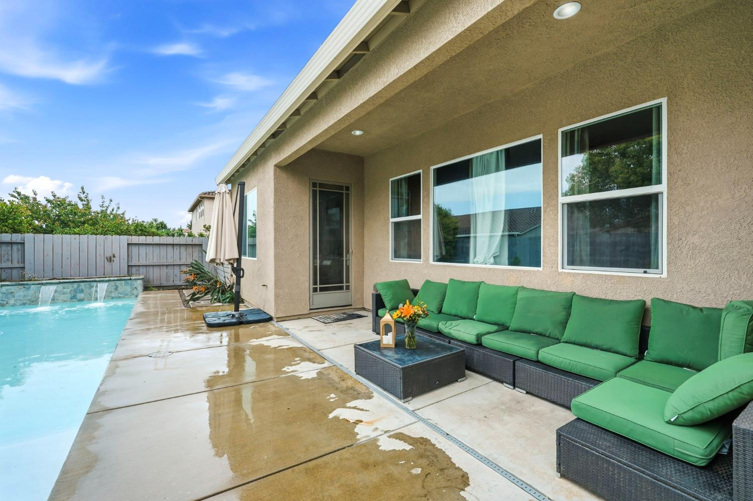 1249 Blue Flax Dr, Patterson, CA 95363