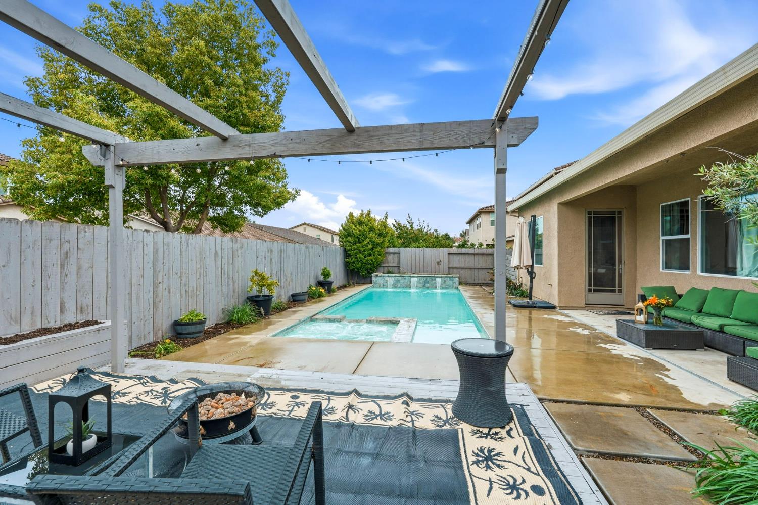 1249 Blue Flax Dr, Patterson, CA 95363