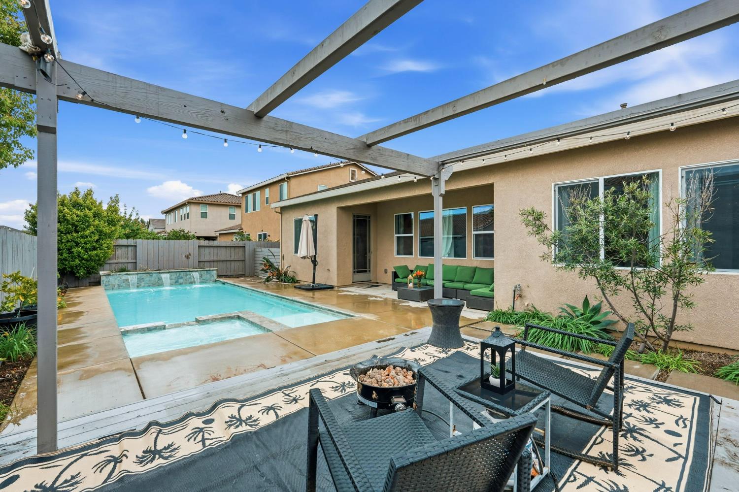 1249 Blue Flax Dr, Patterson, CA 95363