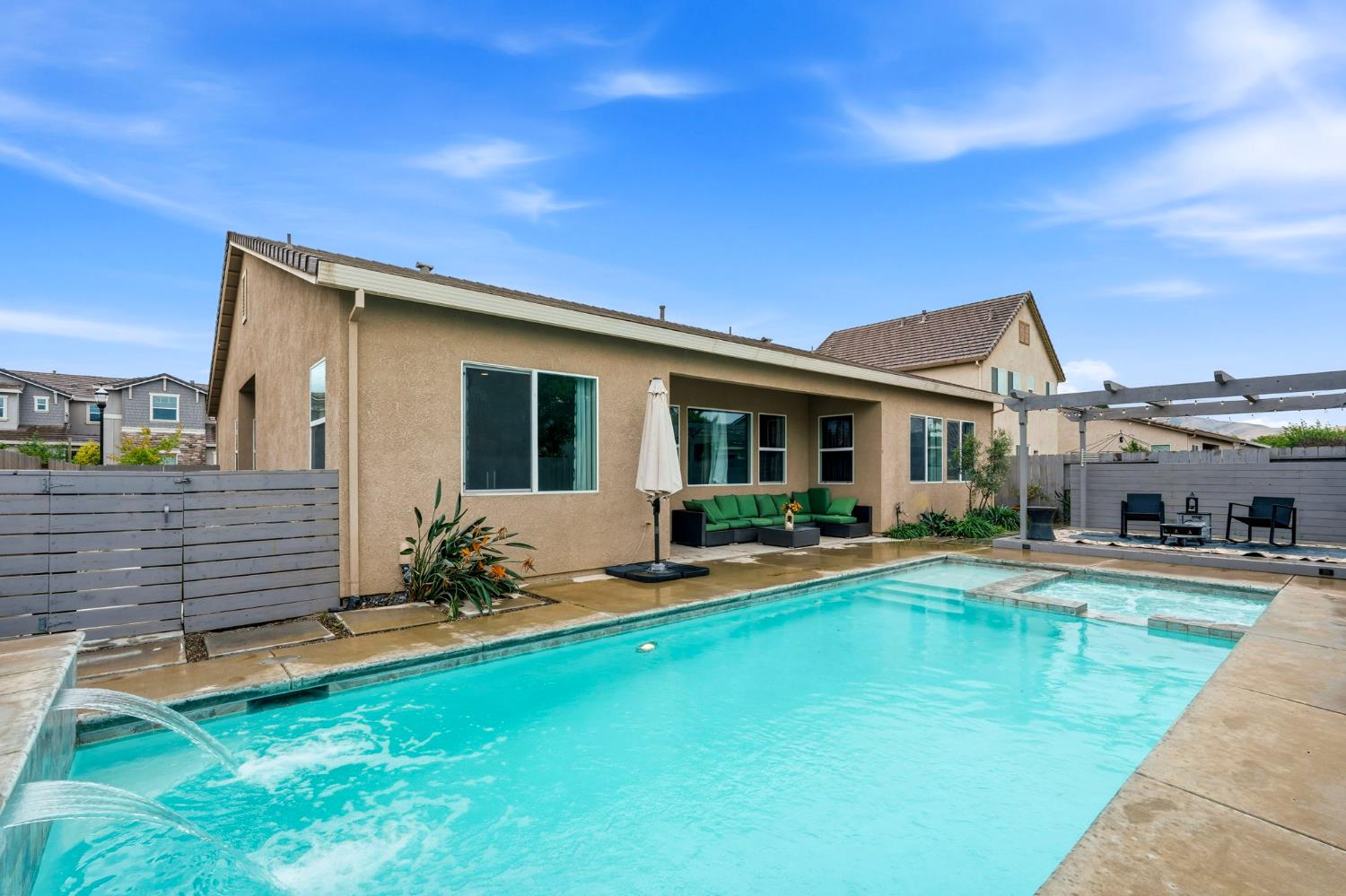 1249 Blue Flax Dr, Patterson, CA 95363