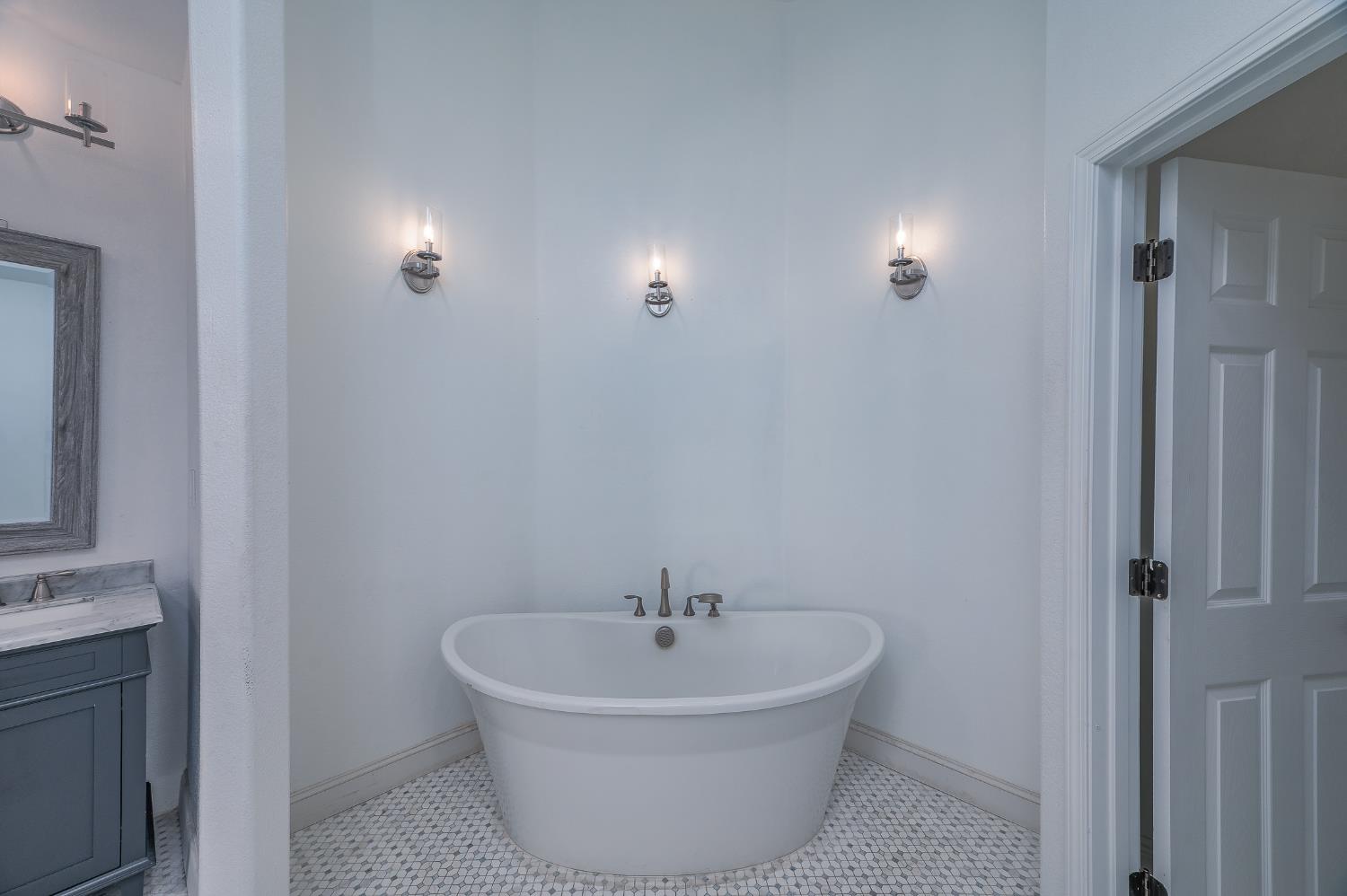 2800 Olympus Ct, Modesto, CA 95356