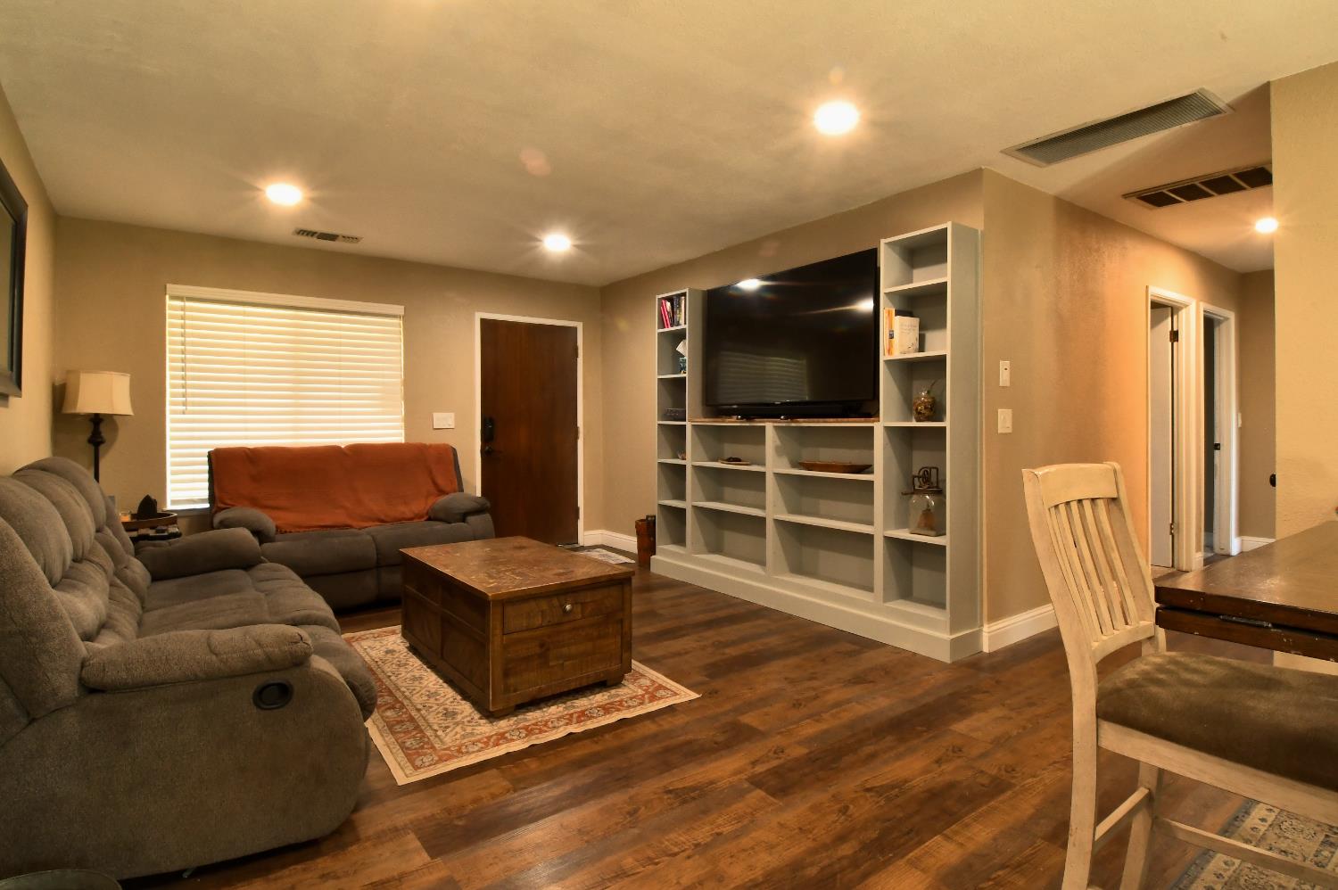 1636 Woodworth Ave, Modesto, CA 95351