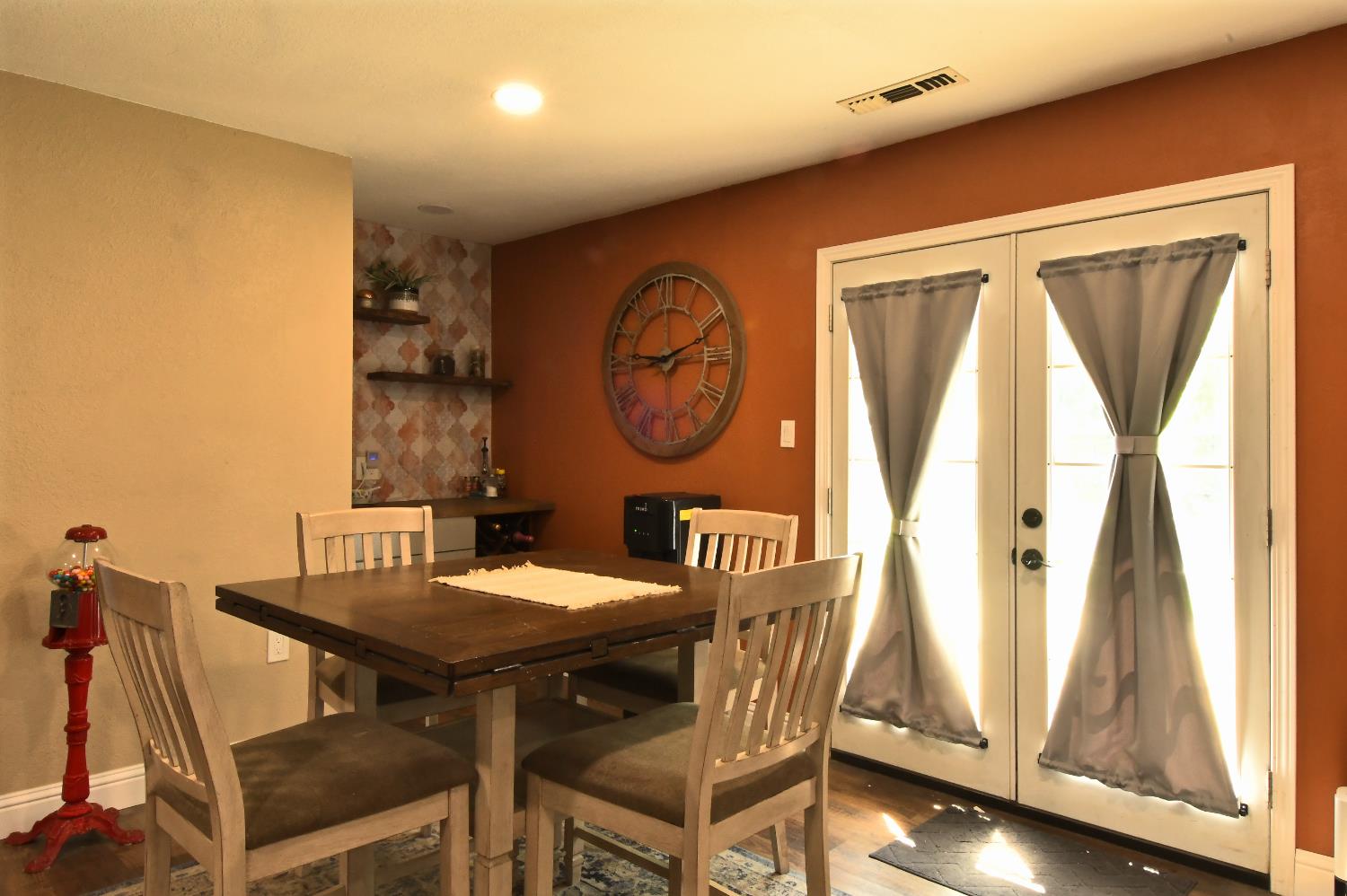 1636 Woodworth Ave, Modesto, CA 95351