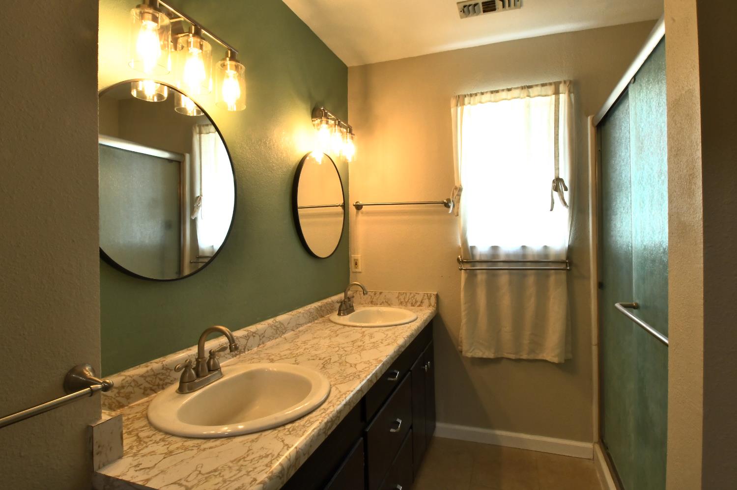 1636 Woodworth Ave, Modesto, CA 95351