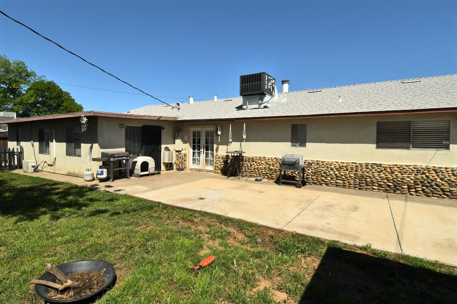 1636 Woodworth Ave, Modesto, CA 95351