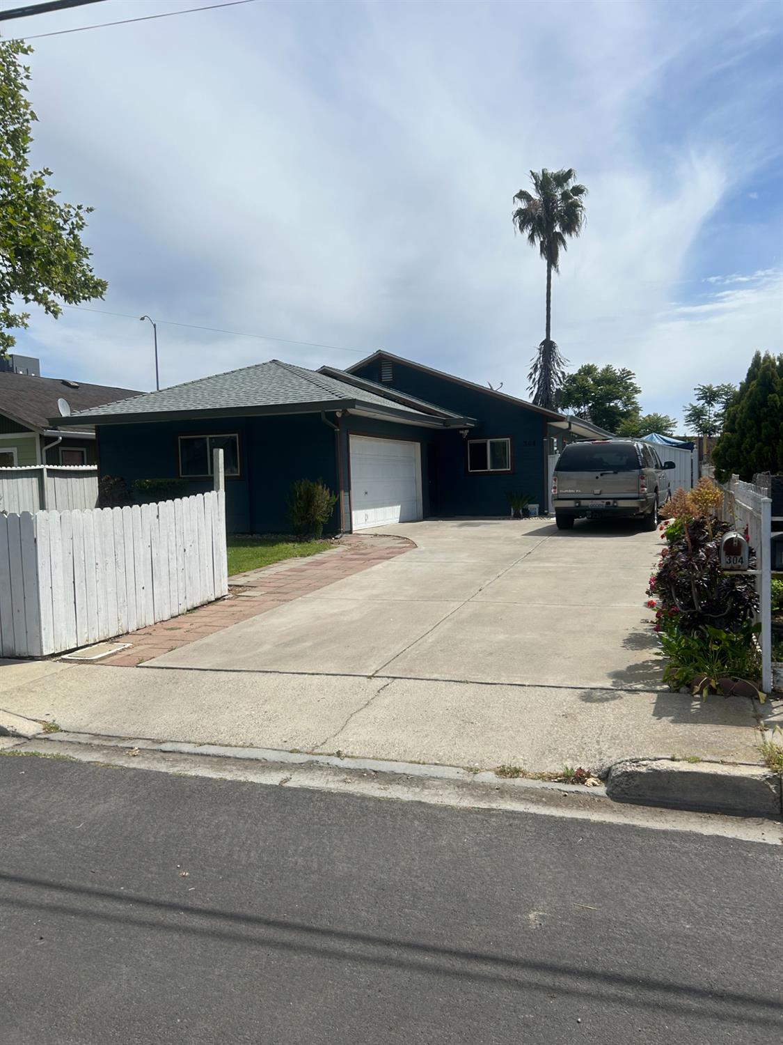 304 W madison St, Modesto, CA 95351