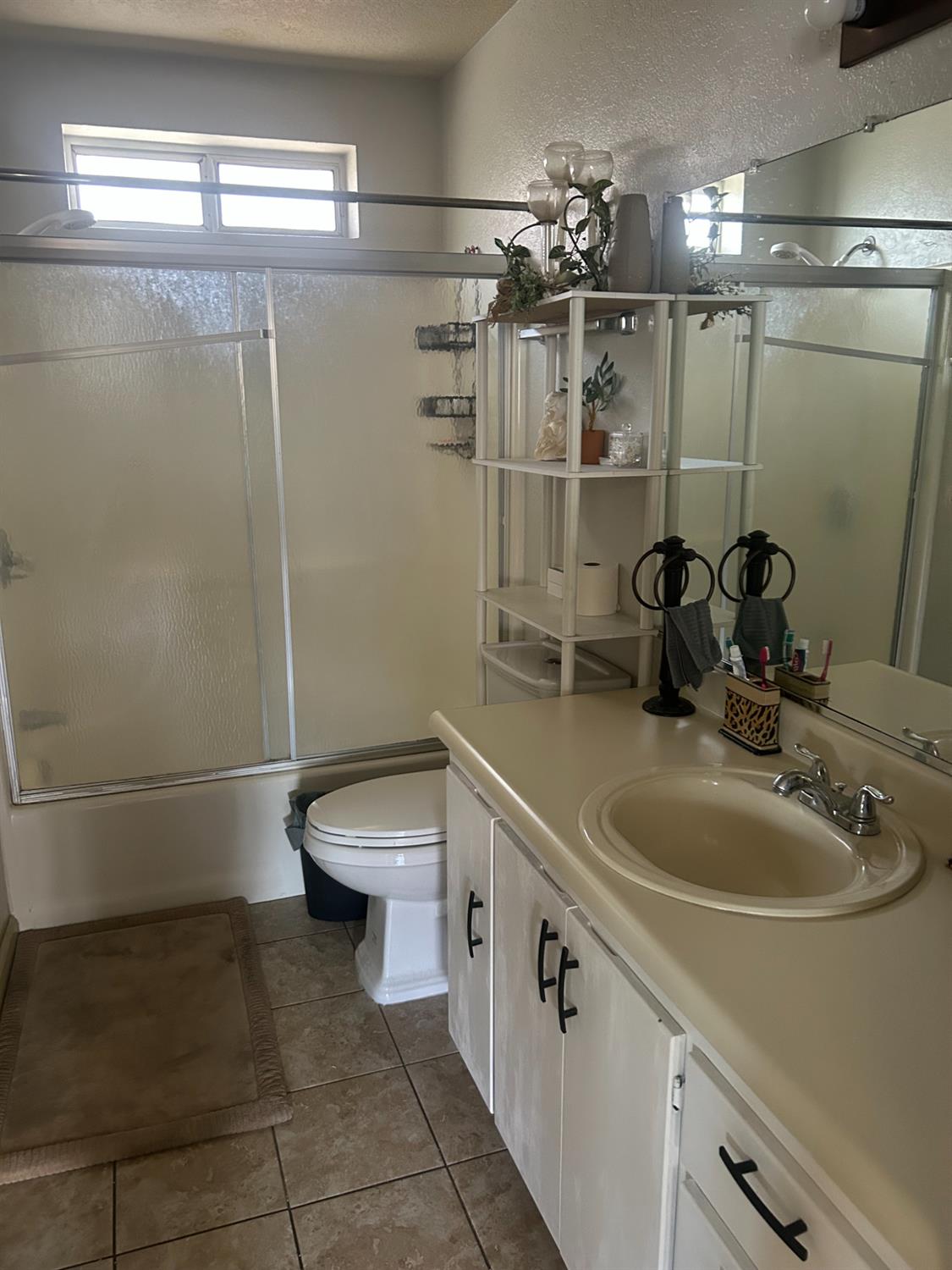 304 W madison St, Modesto, CA 95351