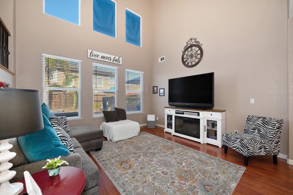 5034 Winding River Ct, Riverbank, CA 95367