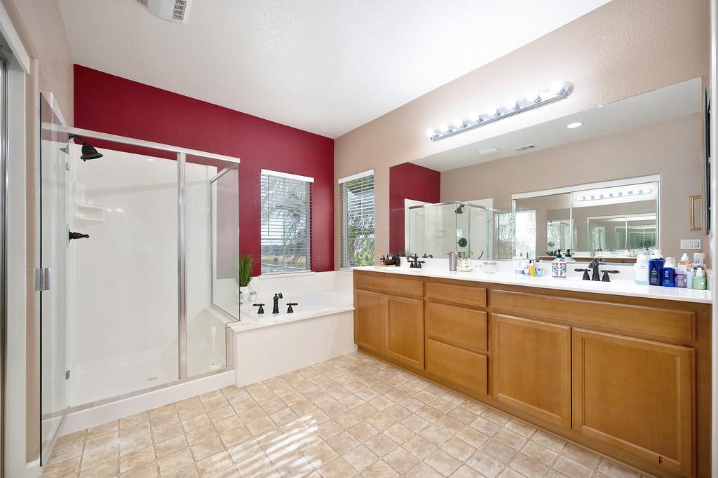 5034 Winding River Ct, Riverbank, CA 95367