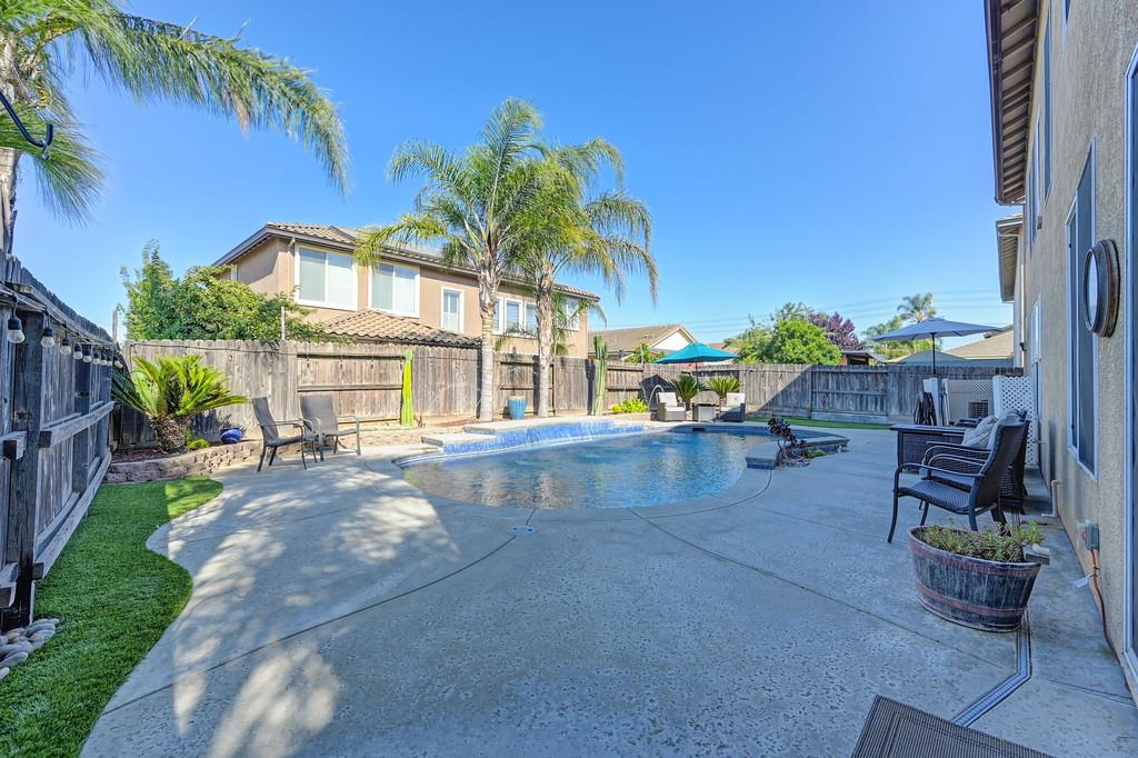 5034 Winding River Ct, Riverbank, CA 95367