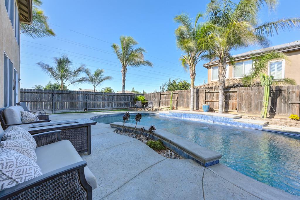 5034 Winding River Ct, Riverbank, CA 95367