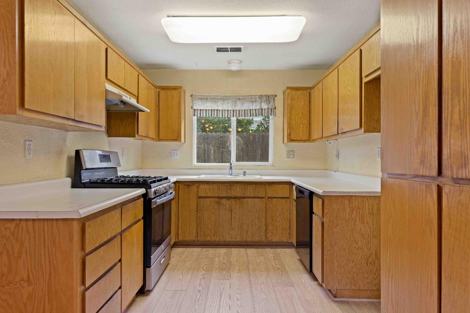 310 W F St, Turlock, CA 95380