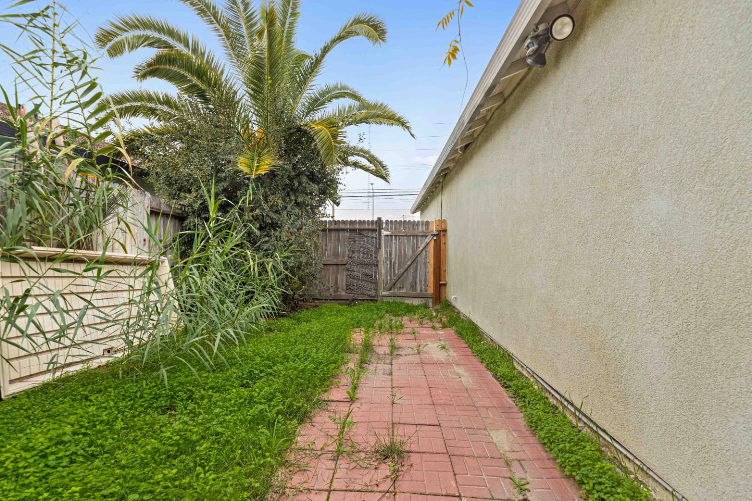 310 W F St, Turlock, CA 95380