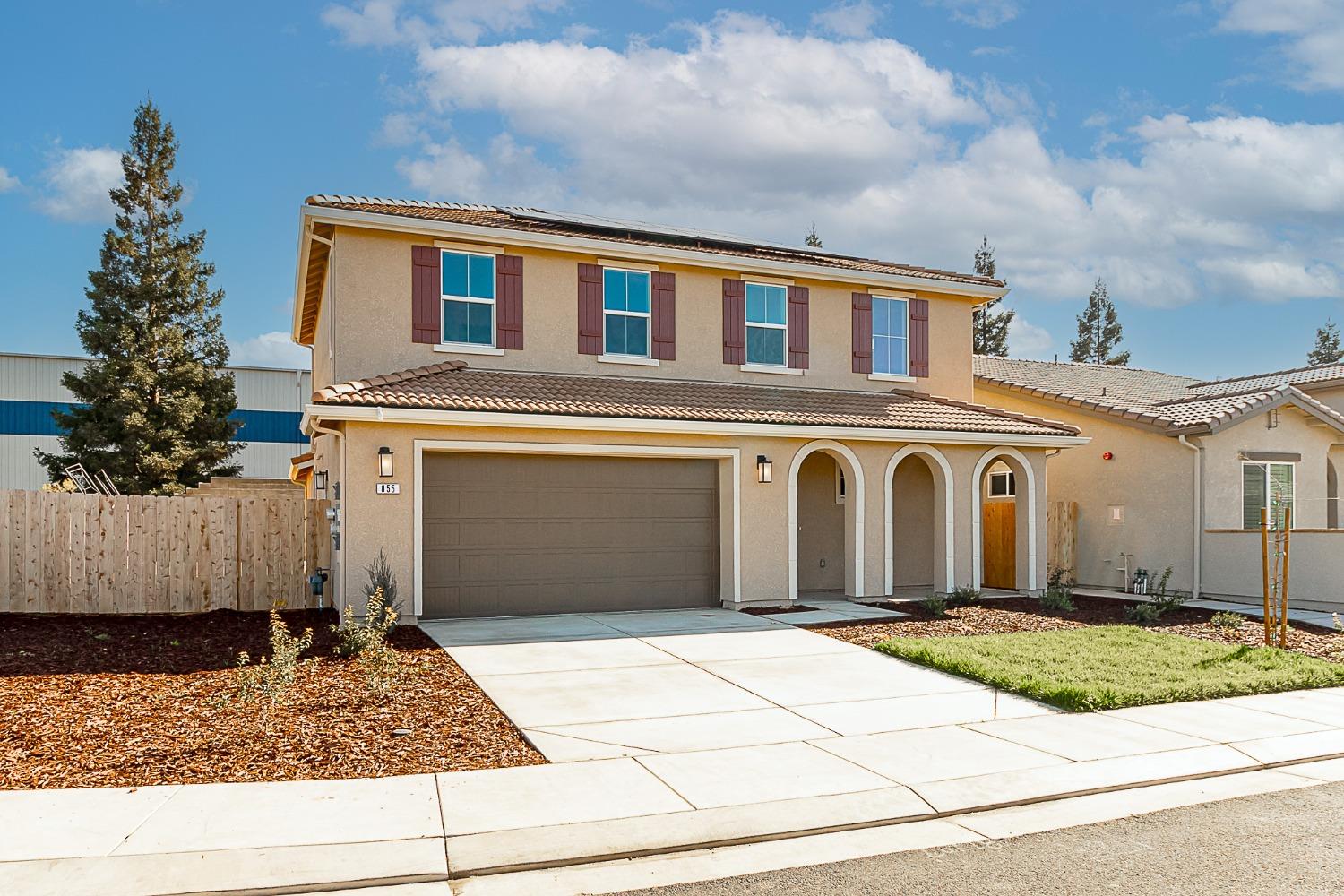 909 Meadowlands Dr, Oakdale, CA 95361