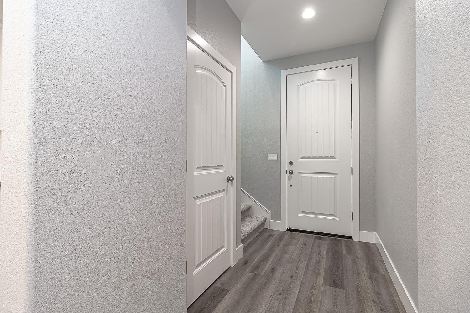 909 Meadowlands Dr, Oakdale, CA 95361