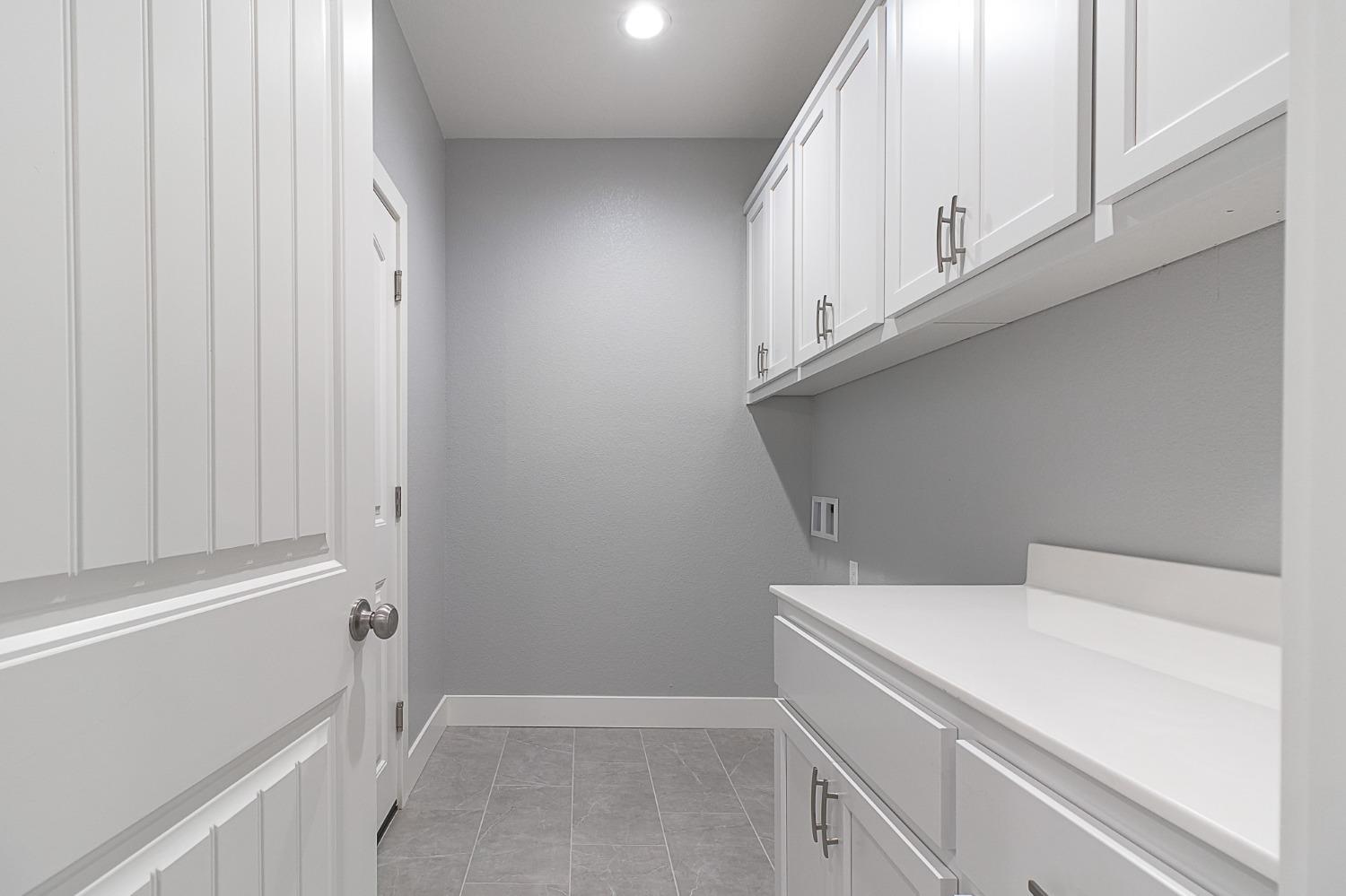 909 Meadowlands Dr, Oakdale, CA 95361