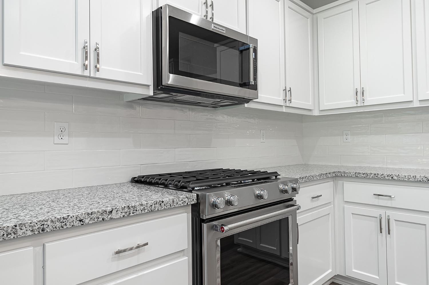 909 Meadowlands Dr, Oakdale, CA 95361