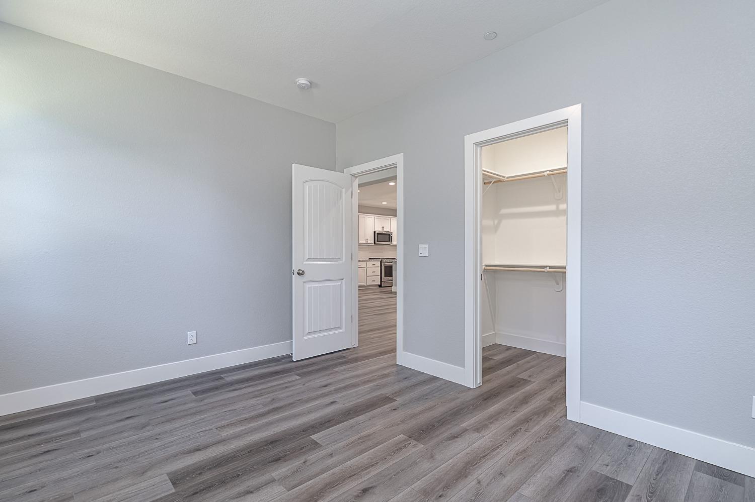 909 Meadowlands Dr, Oakdale, CA 95361