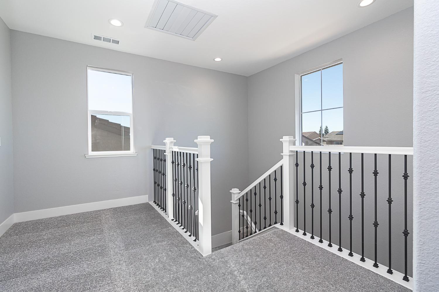 909 Meadowlands Dr, Oakdale, CA 95361