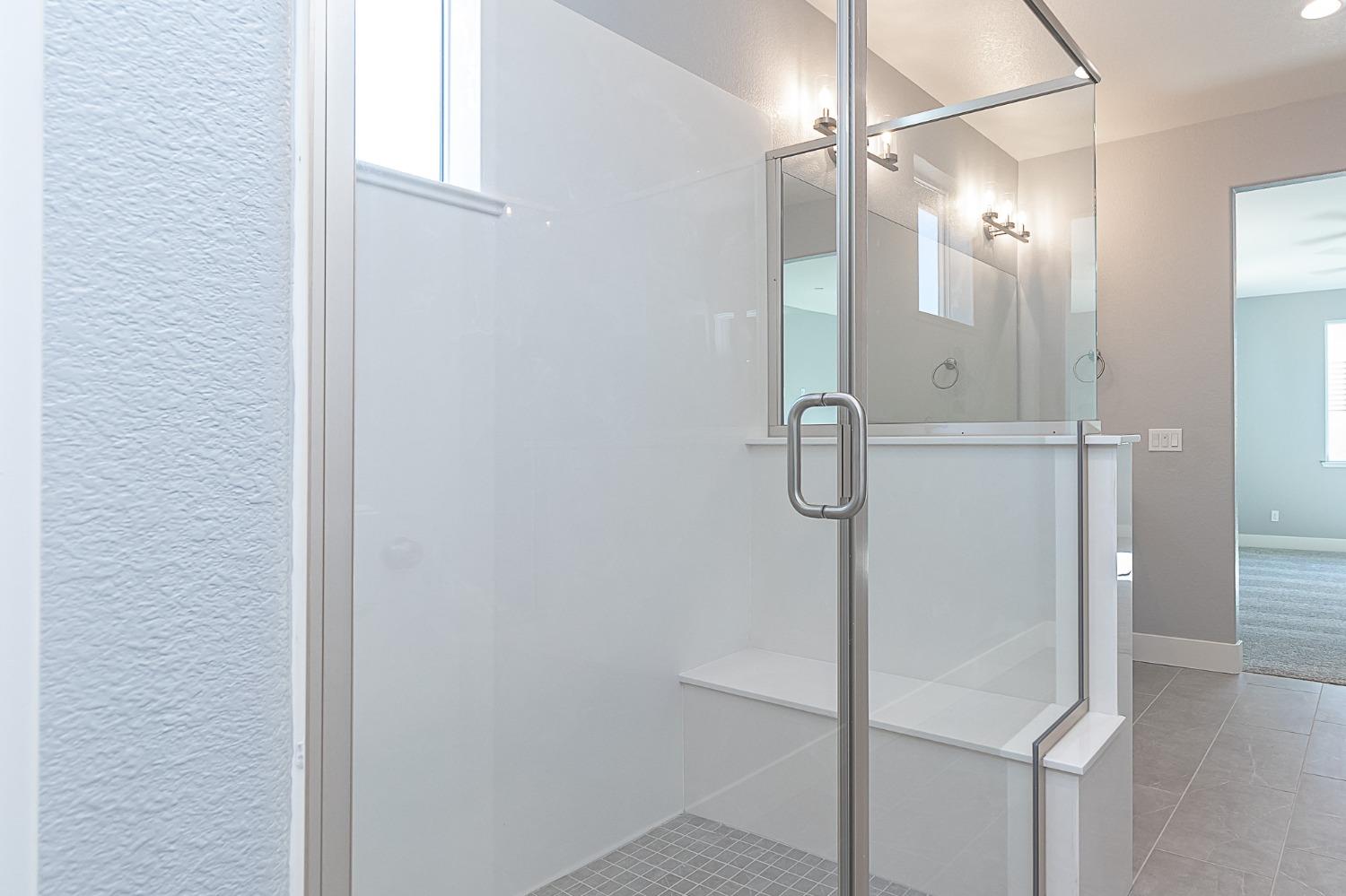 909 Meadowlands Dr, Oakdale, CA 95361