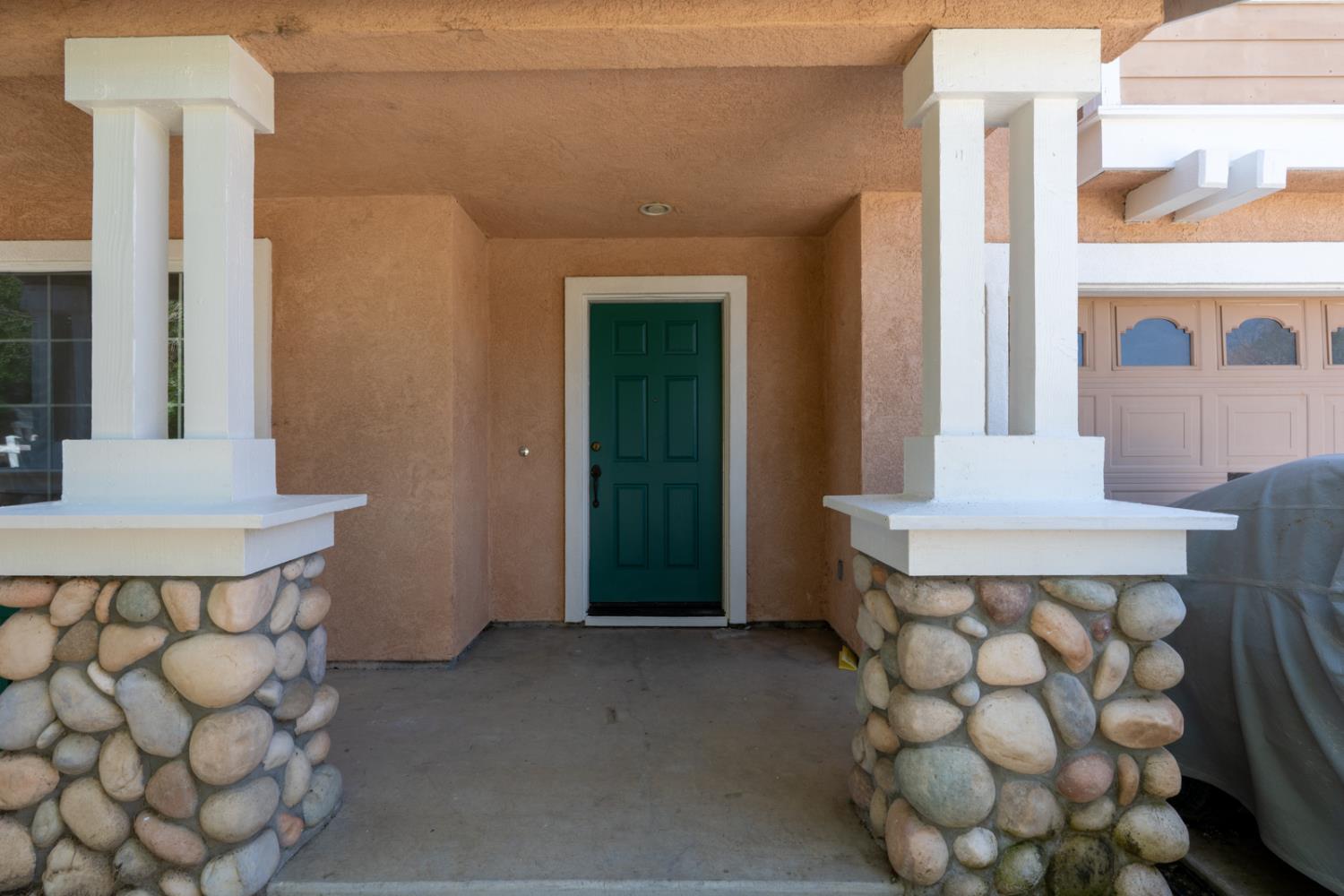 661 Sandhill Crane Dr, Los Banos, CA 93635